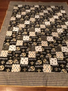 New Orleans Saints Football Quilt Twin 64” mal 85” Helmdesign niedriger Preis - Bild 1 von 2