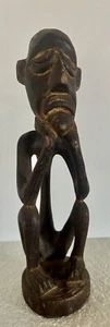 Hockender denkender Mann schwarz Holz geschnitzt Stammesfigur Pasaraya Indonesien - Bild 1 von 6