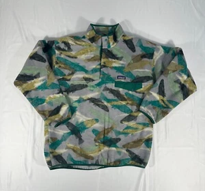 RARO Pile Patagonia Trout Tails Baggy Synchilla Snap-T Uomo Taglia XL Pesce - Foto 1 di 14