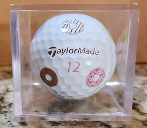 Pelota de golf TaylorMade Donut Logo edición limitada - (en vitrina) - Imagen 1 de 1