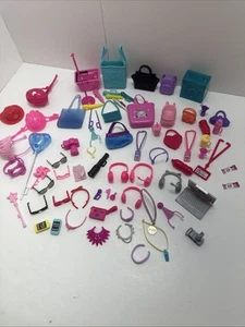 Barbie Lote De 78 Bolsas, Carteras, Sombreros, Auriculares, Gafas, Maquillaje Y Accesorios - Imagen 1 de 18
