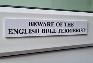 Divertido letrero de perro puerta/puerta English Bull TERRIERIST - Imagen 1 de 1