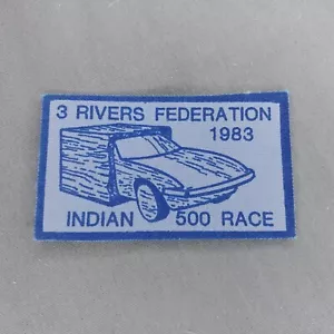 3 Rivers Federation 1983 Indian 500 Pine Derby Race Patch 3 3/4"" X 2 1/4" - Foto 1 di 2
