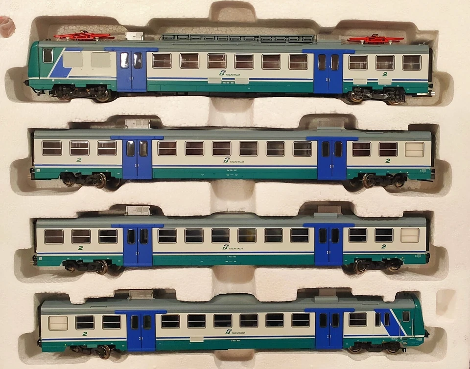 OS.KAR 2076 Ale 582 servizi regionali di Trenitalia 4 elementi livrea XMPR