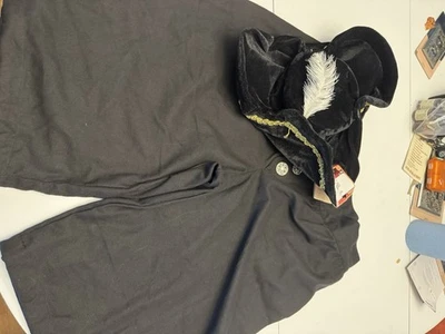 Sombrero Pirata Tricornio Con Talla Grande Pantalones Tilly que Atan en la Parte Inferior. Foto 1 de 4