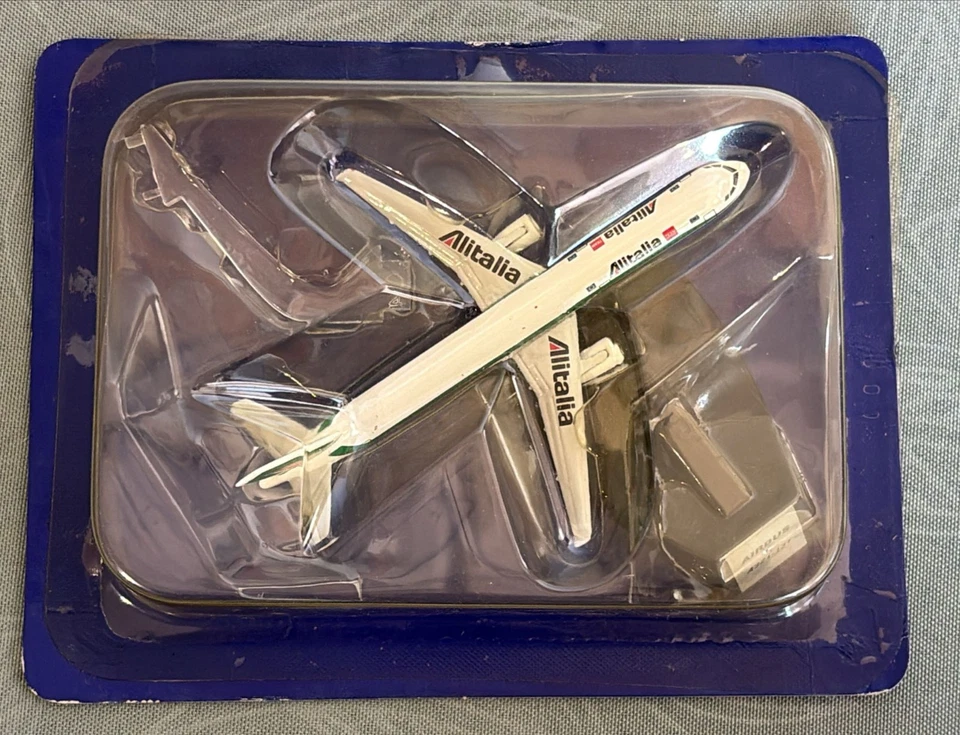 AIRBUS A321-131 ALITALIA AEREO MODELLINO NEW IN BOX - Immagine 1 di 3