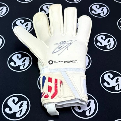 THIBAUT COURTOIS Signed Elite Sport Goalkeeping Glove (BAS) Beckett Cert Auto - Image 1 of 4