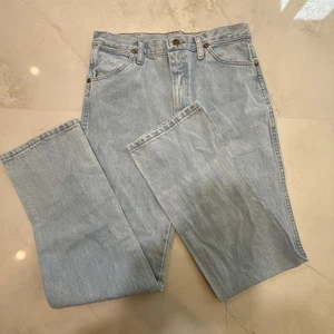 Pantalones de mezclilla Wrangler corte vaquero calce ajustado para hombre 32x32 936 GBH lavado claro EE. UU. - Imagen 1 de 8