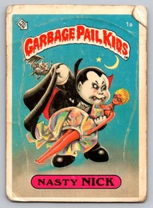1985 Topps GPK Nasty Nick #1A | Secchio della spazzatura per bambini - basso grado - Foto 1 di 2