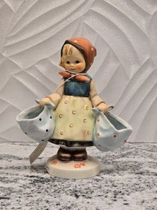 Hummel 175 Mother’s Darling Girl Holding Baskets 5 1/2” TMK6 - Beauty! - Bild 1 von 9