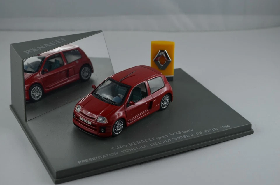 RARE RENAULT CLIO SPORT V6 24V MONDIAL DE L'AUTO 1998. UNIVERSAL HOBBIES 1/43. - Photo 1/1