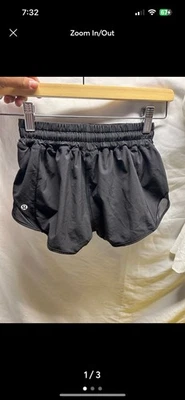 Pantalones Cortos Lululemon Hottie Tiro Alto Talla 2 Entrepierna 2.5 Negros Foto 1 de 4