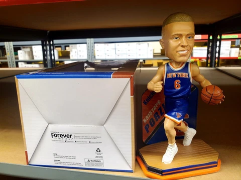Kristaps Porzingis New York Knicks FOCO Bobblehead NIB Cover