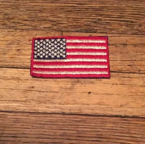 BANDERA AMERICANA con Parche de Aplique Bordado de Hierro/Costura RED BORDER-EE. UU. - Imagen 1 de 1