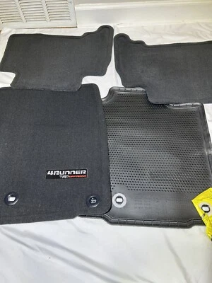 Juego de alfombrillas todoterreno originales Toyota 4Runner PT208-89192-20, 2017-2024 Foto 1 de 4