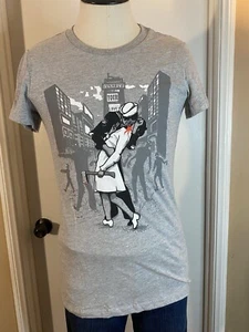 Zombie Z Day Threadless T-shirt sz Medium Girly WW2 Sailor Kiss Ltd USA - Picture 1 of 7