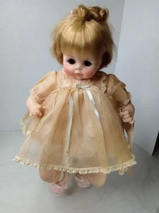 Vintage 1965 Madame Alexander 14" Muschi Katze Baby Puppe rosa Kleid - Bild 1 von 7