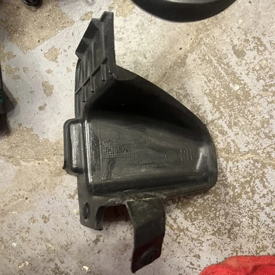 Deflector de aire parachoques delantero Ford Fiesta 2011-19 AE83-8122bb Foto 1 de 2