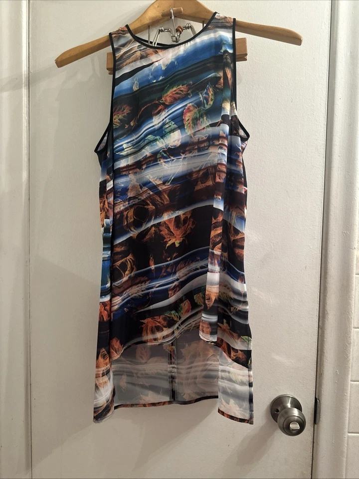 Top Clover Canyon sin mangas dobladillo alto-bajo colorido estampado geométrico talla pequeña Foto 1 de 1