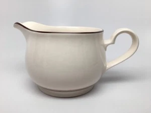 NORITAKE ""MUSKAT"" KELTCRAFT SOSSENSAUCENBOOT - cremefarbene, graue & braune Bänder IRLAND - Bild 1 von 5