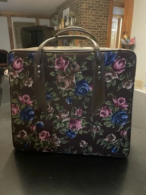 Maleta Tren Vintage Floral Años 60 Hecha en Japón con Flores Azules y Rosas Foto 1 de 4