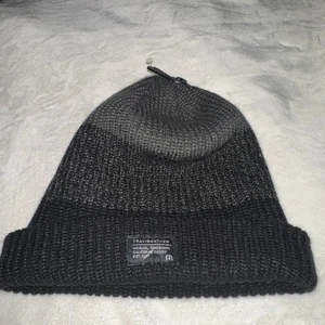 Travis Mathew Prevailing Winds Beanie mit Zopfmuster schwarz/grau - Bild 1 von 4