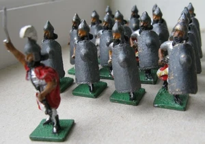 Hinchliffe 25mm Ancient Assyrian 16 off Heavy Infantry Advancing & an Officer - Picture 1 of 4