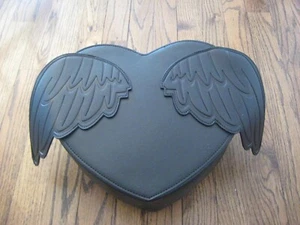 Mochila Corazón Ala Ángel Negro Halloween - Imagen 1 de 2