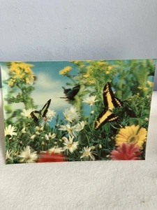 Cartolina vintage lenticolare 3D, farfalle e fiori - Foto 1 di 4