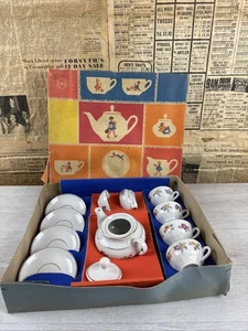 Juego de té infantil vintage años 70? China Tetera Tazas Platillos Porcelana Caja Original - Imagen 1 de 6