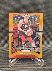 2020 Panini Prizm WNBA #9 Kelsey Plum Orange Prizm /65 SP Assi - Foto 1 di 2
