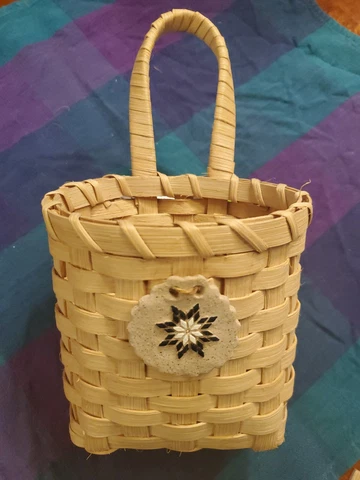 Plaited Hanging Basket w/Star Medallion Cover