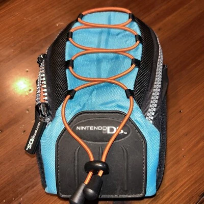 Mini mochila Nintendo DS Lite negra, azul y naranja  Foto 1 de 4