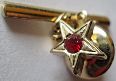 VINTAGE FASHION TIE TACK PIN, T-BAR & RED FAUX STONE IN 5 POINT STAR, USED - Image 1 of 3