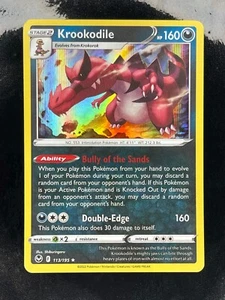 Juego de Cartas Coleccionables Pokémon Krookodile Silver Tempest 113/195 Holo Raro Espada y Escudo Casi Nuevo 2022 - Imagen 1 de 2