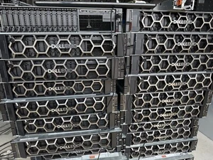 DELL POWEREDGE 2Ru SERVE R740 XEON GOLD 6138 20CORE 32GB 2x900GB SAS HDD H730p - Picture 1 of 7