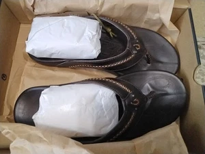 OluKai Mea Ola Mens Size 11 Brown Leather Flip Flops Beach Sandals - Picture 1 of 16