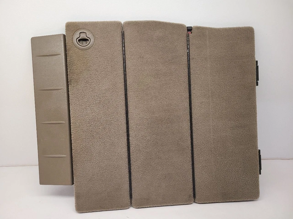 2012 Town and Country Cargo Cover Storage floor door Behind Drivers seat Foto 1 de 4