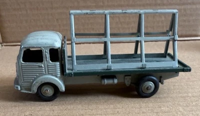 Dinky Toys. Meccano. Simca Cargo. 1/43 - Photo 1/4