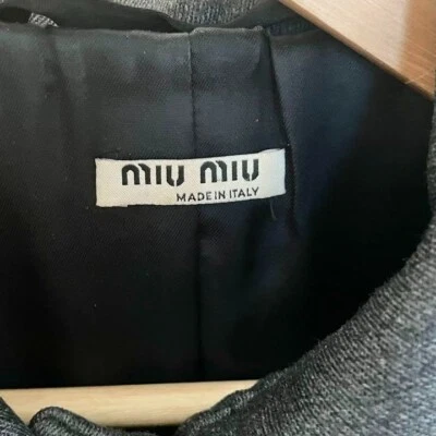 Abrigo de lana Miu Miu para mujer cuello balón talla 40 gris auténtico TS1 usado buen estado Foto 1 de 4