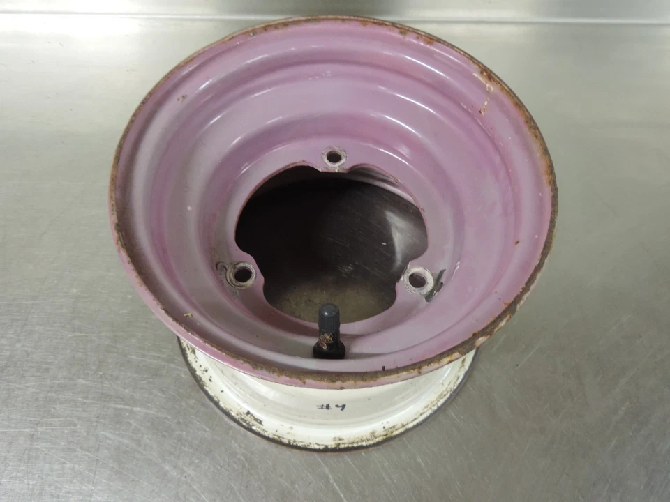 Llanta Suzuki LT80 1998 Quadsport para delantera o trasera 8x5,5 Foto 1 de 4