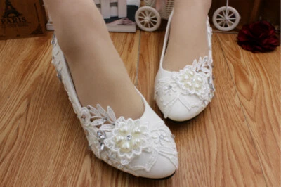 Sapatos de casamento femininos de renda com miçangas brancas cristais salto robusto salto baixo para festa - Imagem 1 de 4