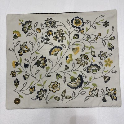 Funda de Almohada Ikea Alvine Lov Bordada Floral Gris Verde Espalda Cuadros 20 x 24 Foto 1 de 4