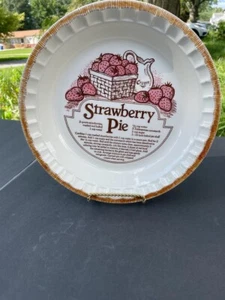 VINTAGE STRAWBERRY PIE RECIPE CERAMIC 10" PLATE BAKING DISH ROYAL CHINA CO - Picture 1 of 5