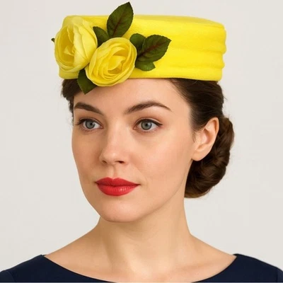 Sombrero Pastillero Vintage Años 50 Amarillo Limón con Rosas y Tul Red Hecho en Unión EE. UU. Foto 1 de 4