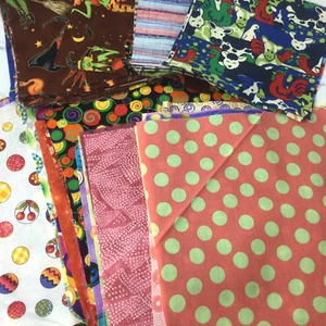 Baumwollstoff vorgeschnitten Quadrate Quilten Applikation Punkte Halloween Blumen 12,7 Unzen - Bild 1 von 4