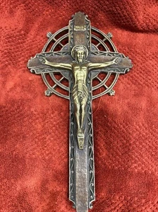 Stunning Carved Crucifix Wooden Catholic, Christian Jesus figurine Painted Gold - Picture 1 of 13