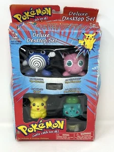 Pokemon Deluxe Desktop Set - Toy Island 1999 - Box Rough, Contents Good - Imagen 1 de 8