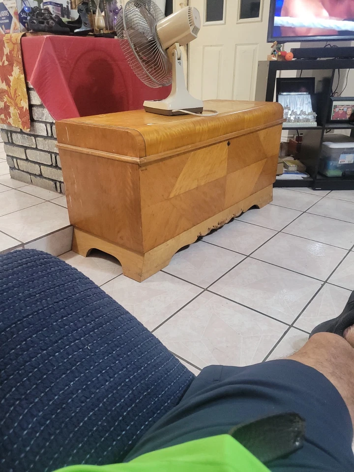 Сундук надежды с кедровой подкладкой Lane Waterfall Style. Style No 2250-3M. Серийный номер 151030. - Изображение 1 из 4