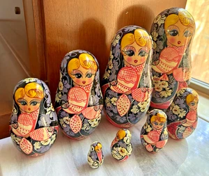 Russian Wooden Nesting Dolls Hand Painted 8- 1993 Mint - Bild 1 von 11